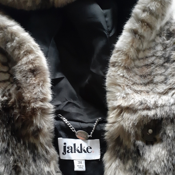 Winter jacket - Picture 6 of 10